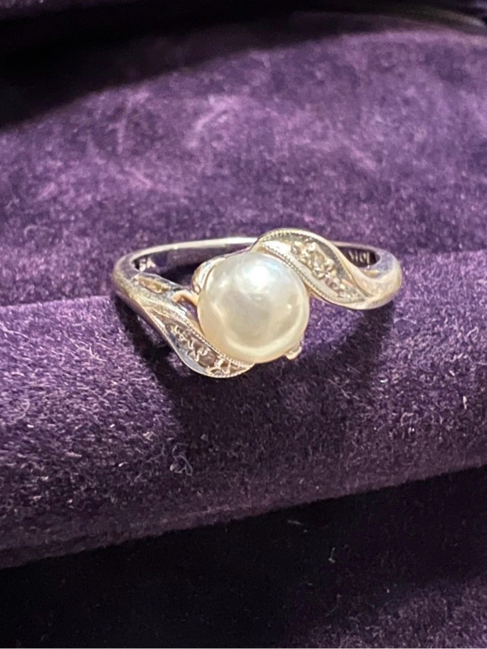 Vintage Elegant Pearl Swirl Ring - White Pearl on 10kt solid white gold band 7